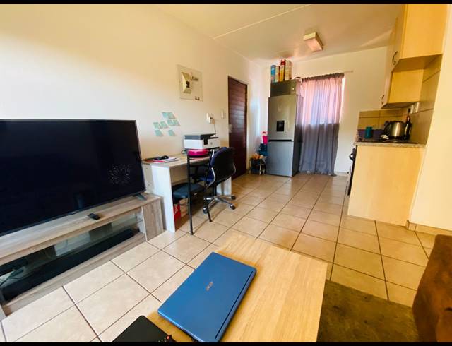 2 BEDROOM TOWNHOUSE FOR SALE IN CASTLEVIEW